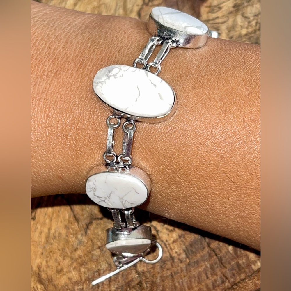 Howlite Magnesite Bracelet 7” - 8”